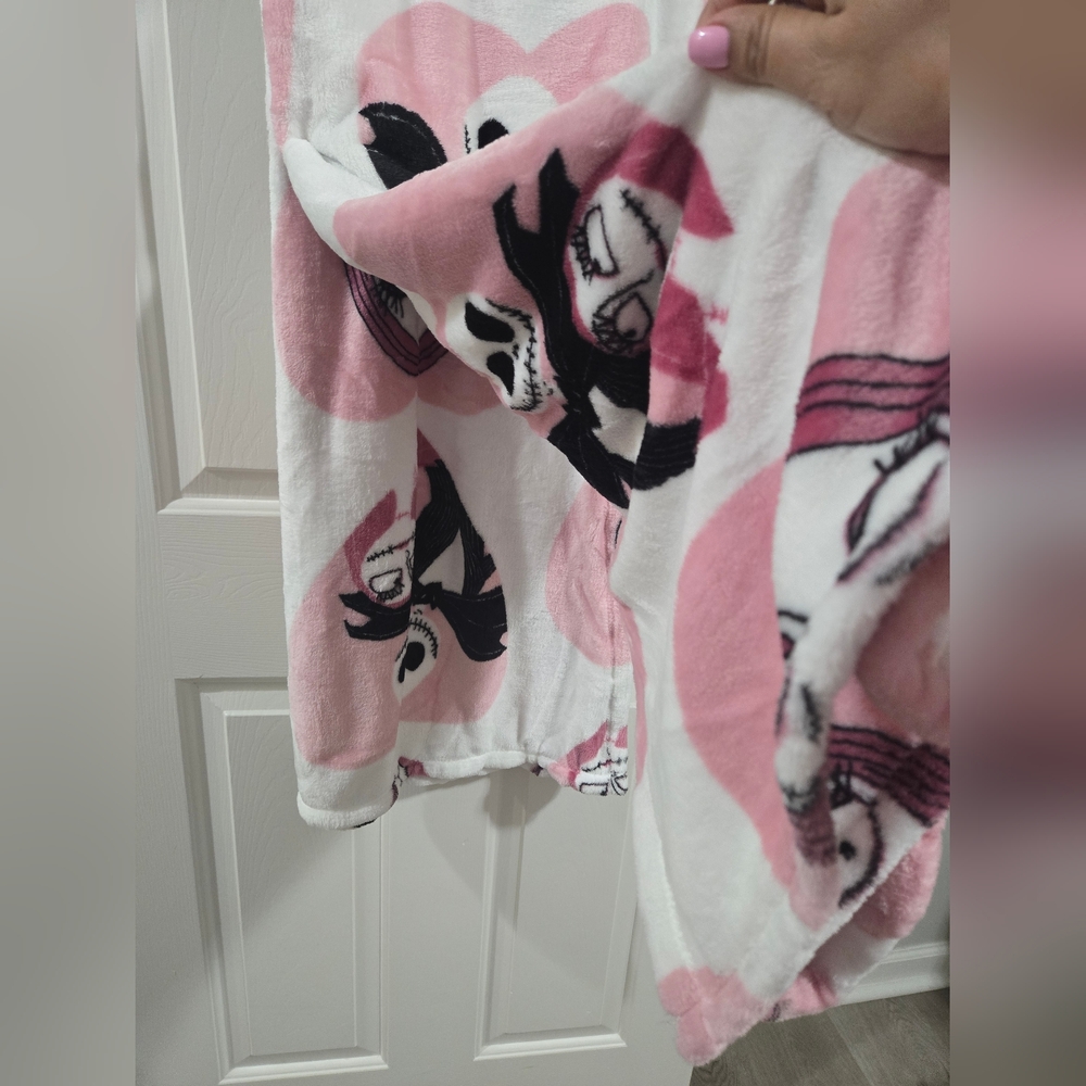 Disney Pink White Jack Skellington Throw Blanket Nightmare Before Christmas NBC - Picture 4 of 5